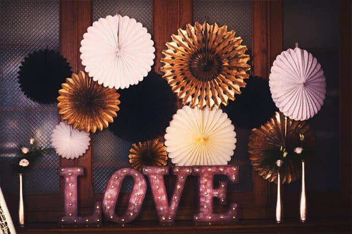 shooting_inspiration_mariage_urban_nature_decoration_robes_de_mariee_caroline_quesnel_photographe_raphael_keita_bijoux_make_up_coiffure_wedding_blog_donne_moi_ta_main_09-7106759