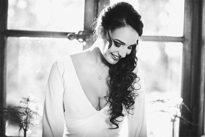 shooting_inspiration_mariage_urban_nature_decoration_robes_de_mariee_caroline_quesnel_photographe_raphael_keita_bijoux_make_up_coiffure_wedding_blog_donne_moi_ta_main_13-4041724