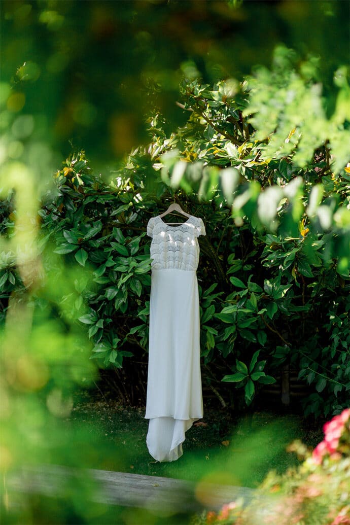 mariage_bourgogne_franche_comte_yonne_robe_de_mariee_laure_de_sagazan_noeud_papillon_decoration_liberty_pastel_champetre_photographe_camille_collin_blog_mariage_08-9922050