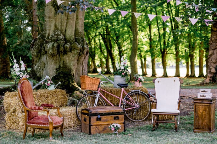 mariage_bourgogne_franche_comte_yonne_robe_de_mariee_laure_de_sagazan_noeud_papillon_decoration_liberty_pastel_champetre_photographe_camille_collin_blog_mariage_42-5011383