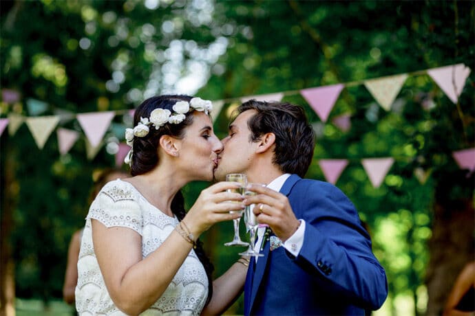 mariage_bourgogne_franche_comte_yonne_robe_de_mariee_laure_de_sagazan_noeud_papillon_decoration_liberty_pastel_champetre_photographe_camille_collin_blog_mariage_48-5779160