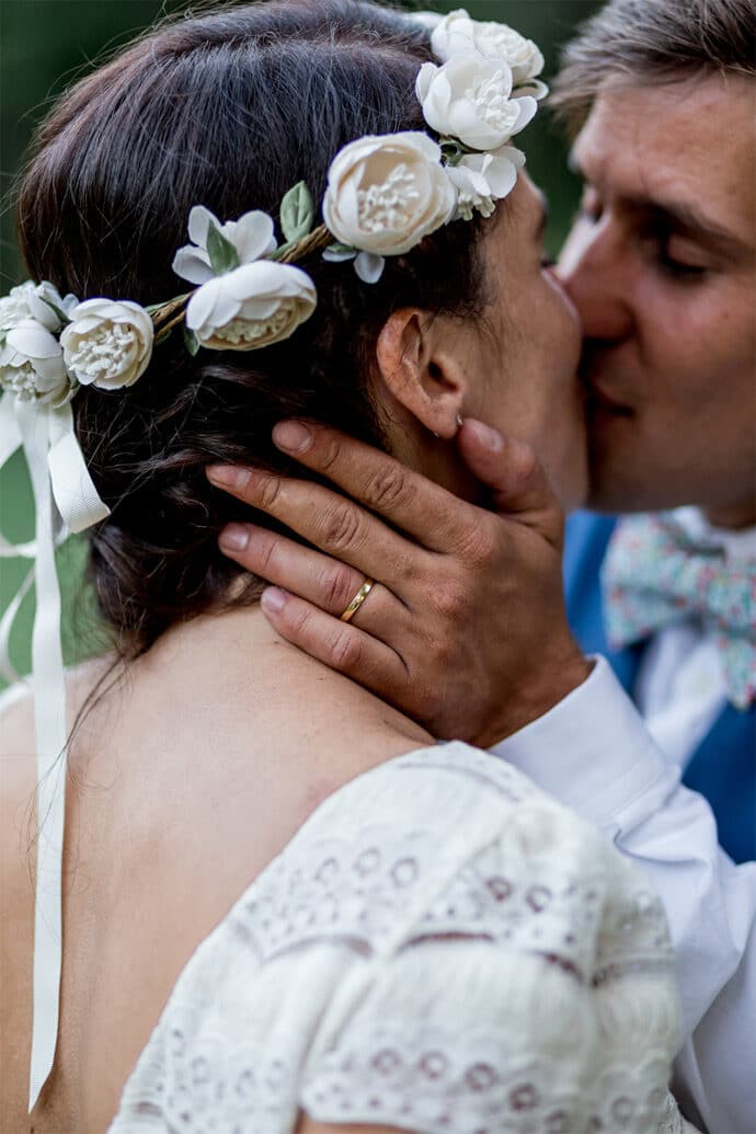 mariage_bourgogne_franche_comte_yonne_robe_de_mariee_laure_de_sagazan_noeud_papillon_decoration_liberty_pastel_champetre_photographe_camille_collin_blog_mariage_50-7479589