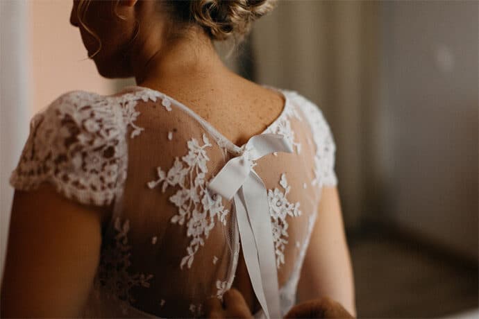 mariage_champetre_drome_auvergne_rhone_alpes_lieu_reception_decoration_robe_de_mariee_photographe_gwendoline_noir_blog_mariage_05-3343816