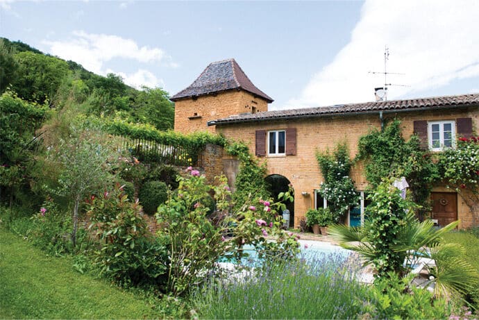 mariage_marine_romain_auvergne_rhone_alpes_photographe_decoration_lieu_de_reception_wedding_blog_donne_moi_ta_main_01-8942448