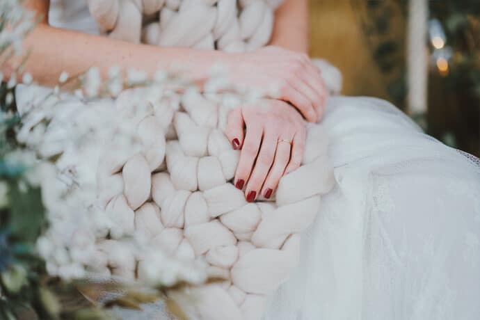 shooting_dinspiration_mariage_theme_hivernal_en_alsace_robe_de_mariee_photographe_traiteur_patissier_chocolatier_decoration_blog_mariage_59-6380044