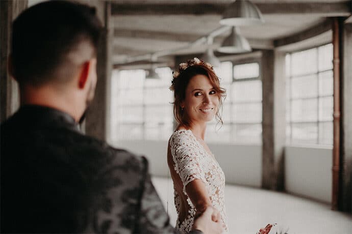 shooting_dinspiration_mariage_theme_industriel_minimaliste_decoration_preparatif_photographe_bel_esprit_robedemariee_blog_mariage_09-8575228