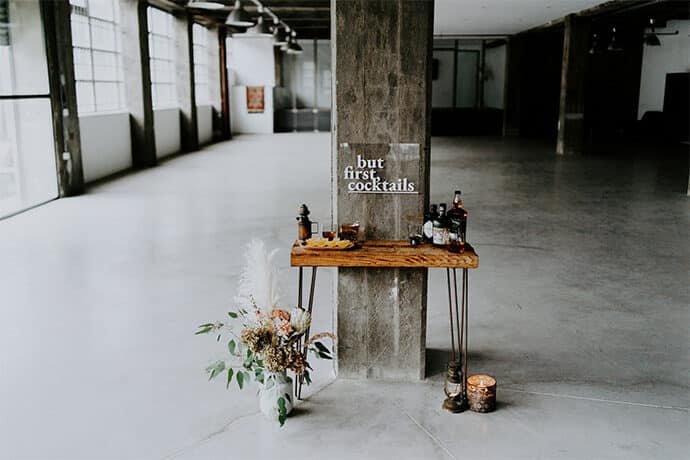 shooting_dinspiration_mariage_theme_industriel_minimaliste_decoration_preparatif_photographe_bel_esprit_robedemariee_blog_mariage_33-5215851