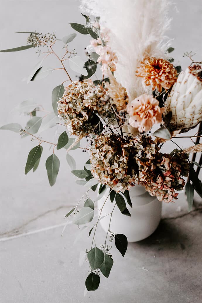 shooting_dinspiration_mariage_theme_industriel_minimaliste_decoration_preparatif_photographe_bel_esprit_robedemariee_blog_mariage_35-5488643