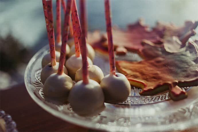 shooting_inspiration_mariage_la_vague_a_l_ame_nature_robe_de_mariee_headband_decoration_patisserie_photographe_mariage_nicky_rasa_auvergne_rhone_alpes_blog_07-5619981