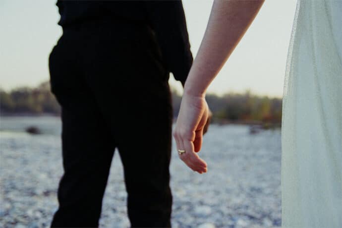 shooting_inspiration_mariage_la_vague_a_l_ame_nature_robe_de_mariee_headband_decoration_patisserie_photographe_mariage_nicky_rasa_auvergne_rhone_alpes_blog_35-1363863