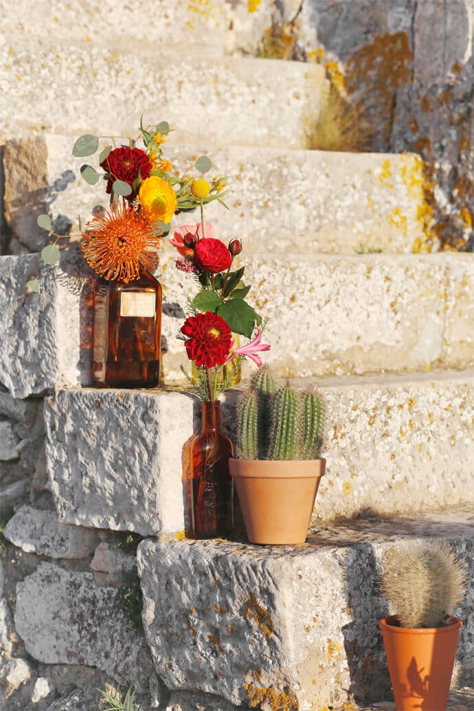 shooting_inspiration_mariage_theme_folk_mexicain_wedding_planner_decoration_photographe_caroline_feraud_robe_de_mariee_jeanne_source_papeterie_max_joe_blog_mariage_26-7403512