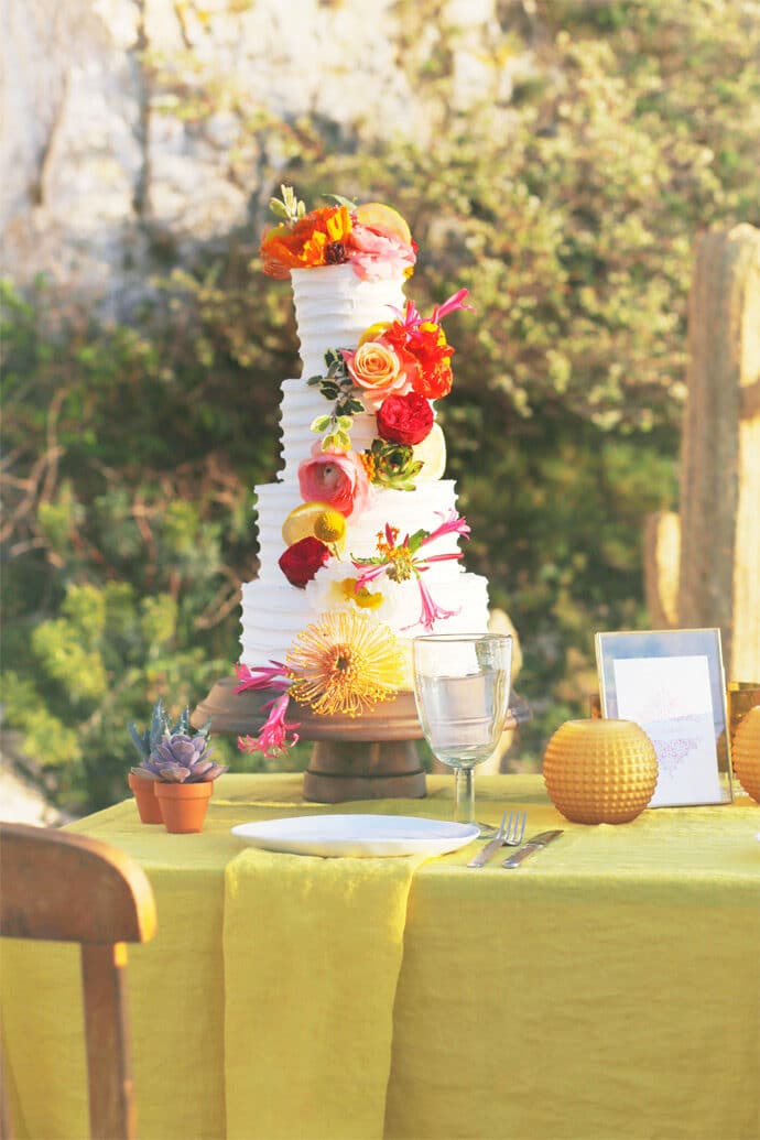 shooting_inspiration_mariage_theme_folk_mexicain_wedding_planner_decoration_photographe_caroline_feraud_robe_de_mariee_jeanne_source_papeterie_max_joe_blog_mariage_34-2845375