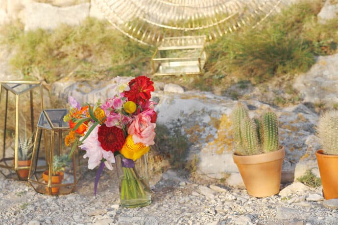 shooting_inspiration_mariage_theme_folk_mexicain_wedding_planner_decoration_photographe_caroline_feraud_robe_de_mariee_jeanne_source_papeterie_max_joe_blog_mariage_38-8408493