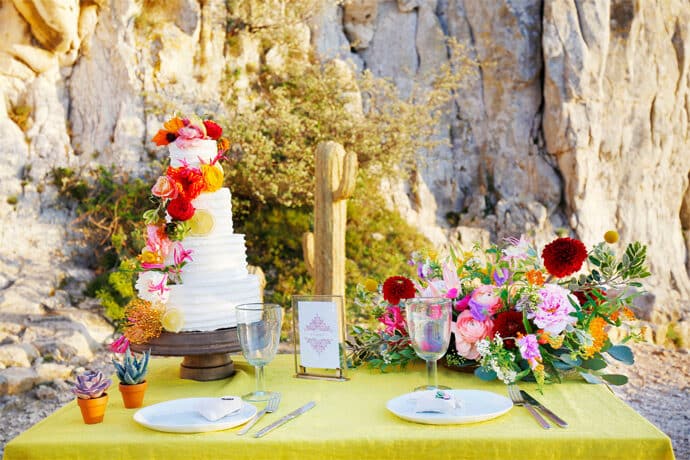 shooting_inspiration_mariage_theme_folk_mexicain_wedding_planner_decoration_photographe_caroline_feraud_robe_de_mariee_jeanne_source_papeterie_max_joe_blog_mariage_44-7553388