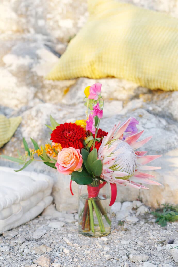 shooting_inspiration_mariage_theme_folk_mexicain_wedding_planner_decoration_photographe_caroline_feraud_robe_de_mariee_jeanne_source_papeterie_max_joe_blog_mariage_62-7678972