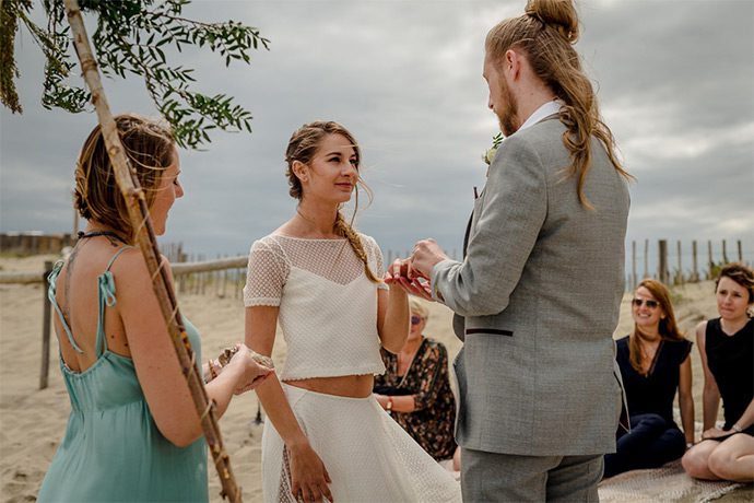 shooting_mariage_plage_beach_ceremonie_laique_decoration_preparatif_robedemariee_photographe_videaste_blog_mariage_23-5742681