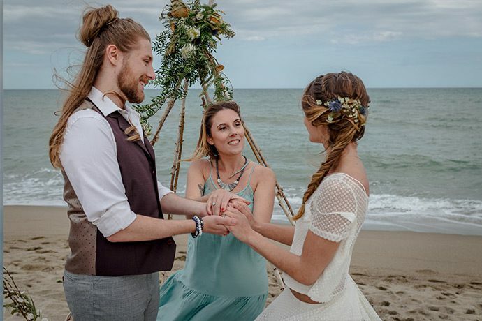 shooting_mariage_plage_beach_ceremonie_laique_decoration_preparatif_robedemariee_photographe_videaste_blog_mariage_27-2374058-2270891